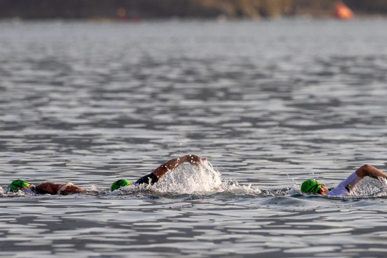 Personal nadando IRONMAN